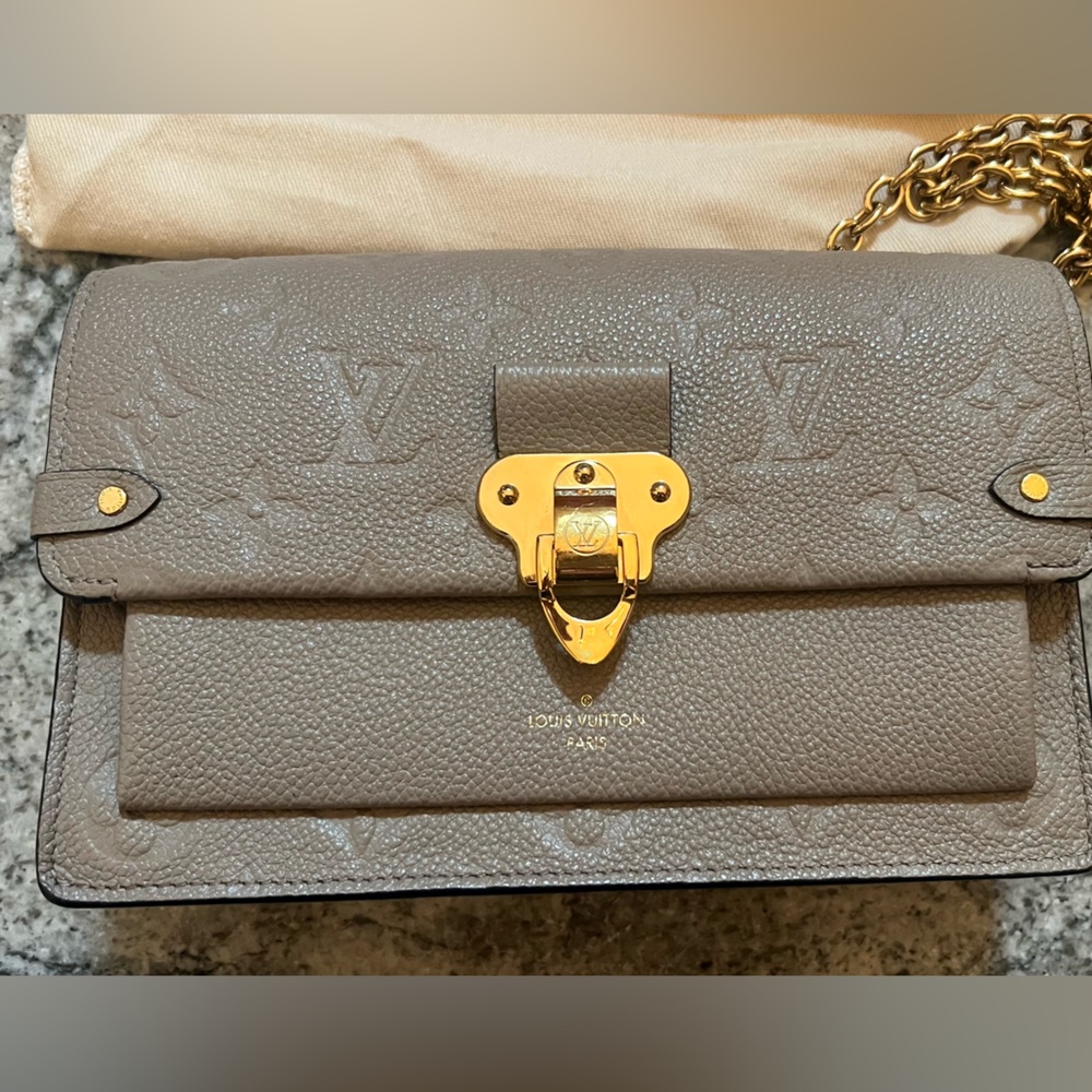 Louis Vuitton Vavin chain wallet NM monogram tourterelle  smoke free
